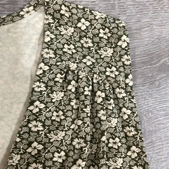 The Territory Ahead Sleeveless Floral Dress 4 - Picture 15 of 15